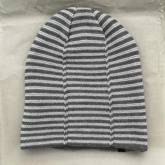 Calvin Klein Revisable Beanie - Picture 3 of 7